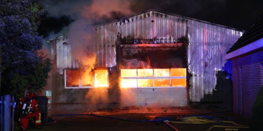 Loods volledig in brand