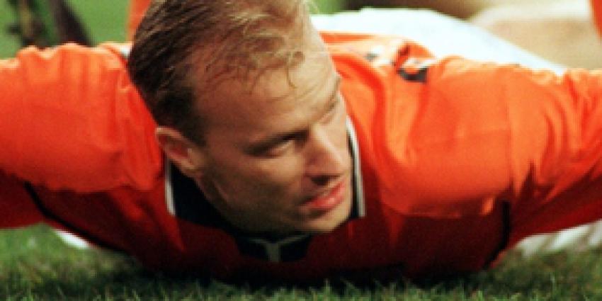 Bergkamp onthult eigen standbeeld in Londen