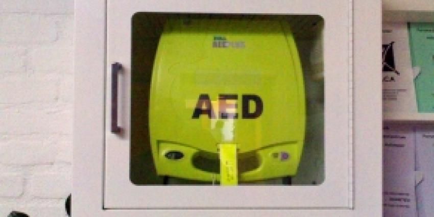 Jongeren proberen AED te stelen