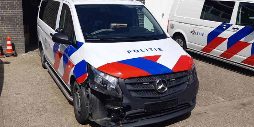 Beschadigde politieauto