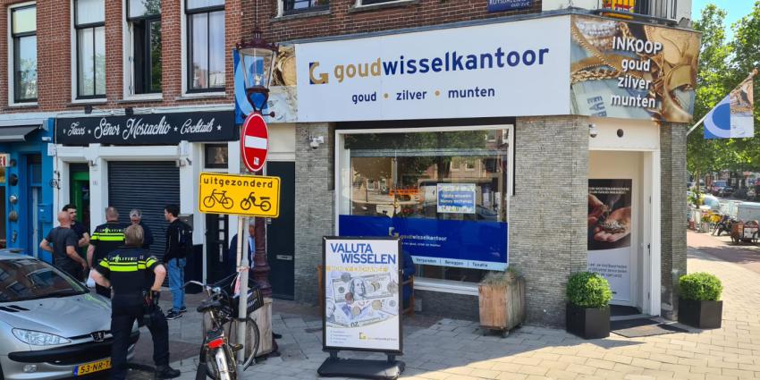 Politie bij gouwdisselkantoor in Amsterdam