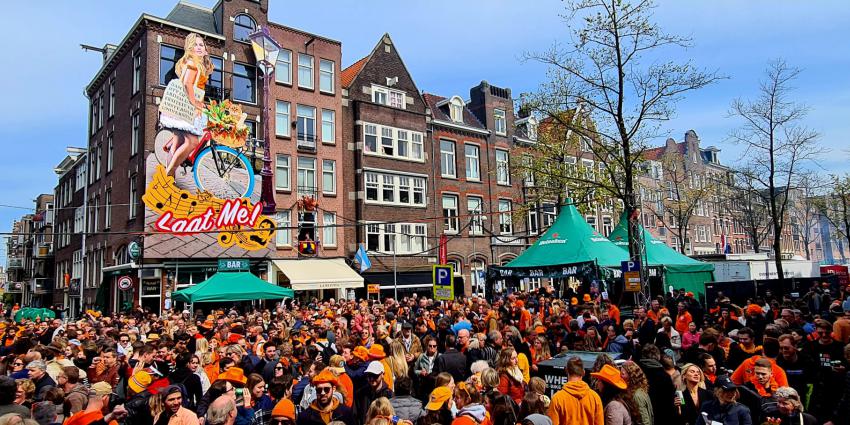Drukte tijdens koningsdag in Amsterdam