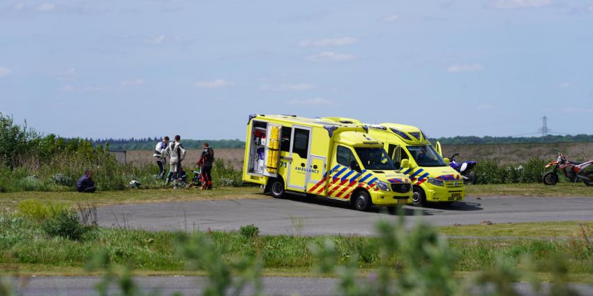 Ambulances bij ongeval in Nieuw-Weerdingen