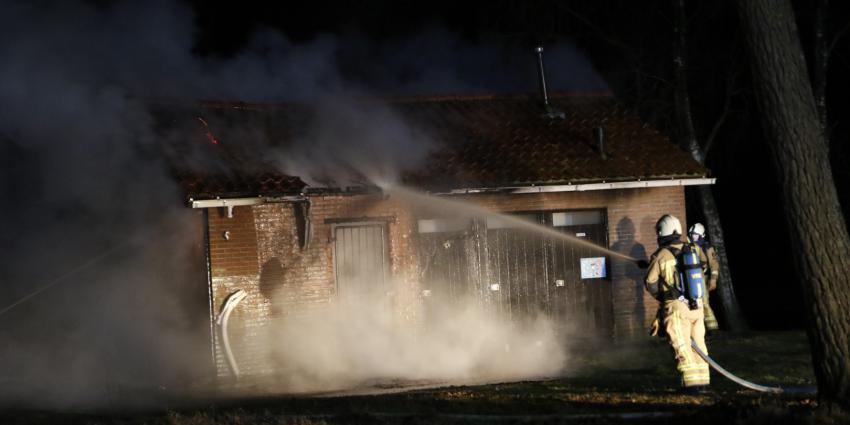 Brand in toiletgebouw 