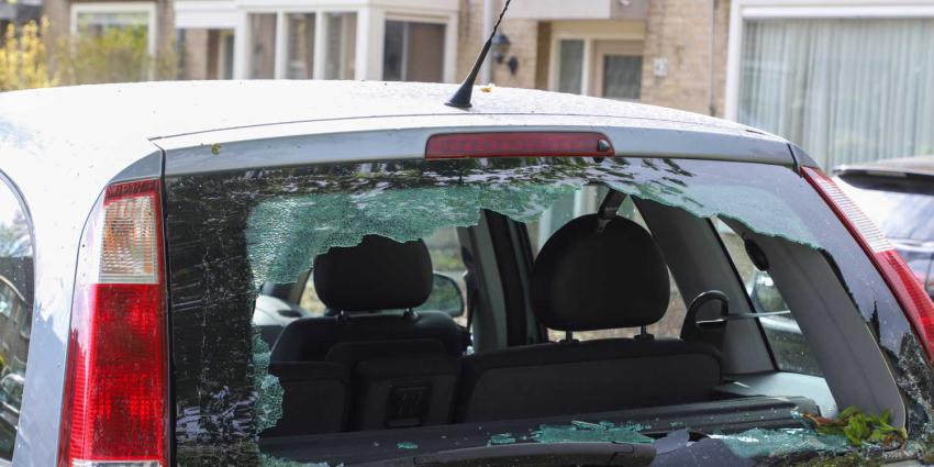 achterruit-schade-auto-boom