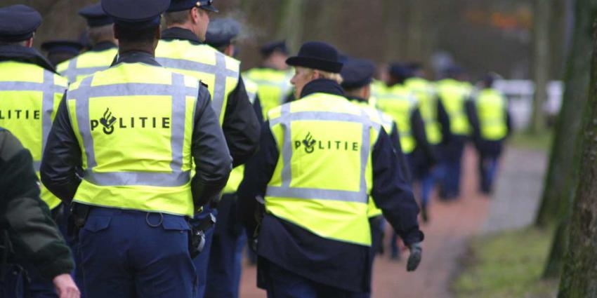 agenten-politie-gele-hesjes