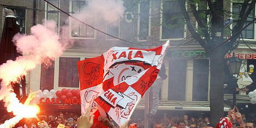 Foto van Ajax-supporters op Leidseplein | BON