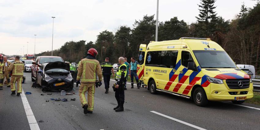 ambu-brandweer-snelweg-aanrijding
