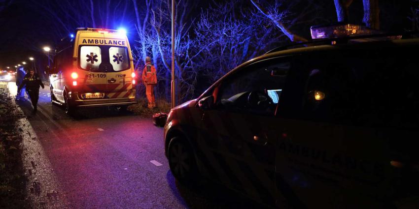 ambulance-donker-politieauto