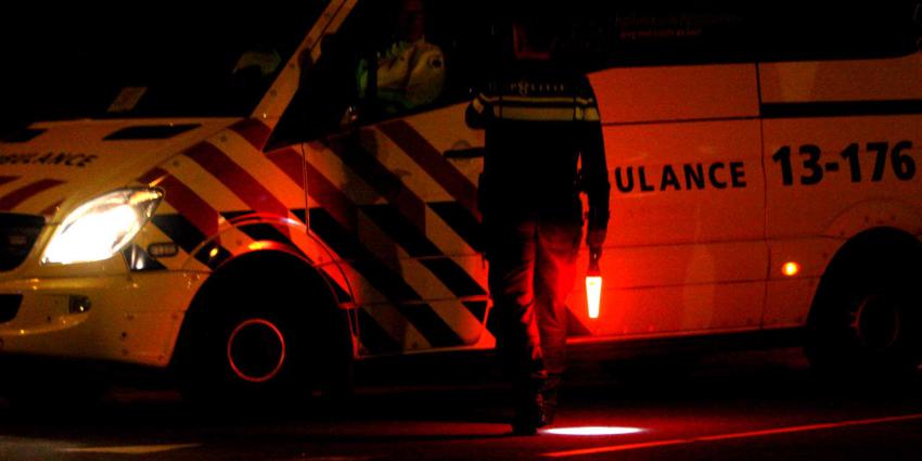 ambulance-donker-politieman-zaklamp