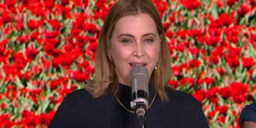  Anouk zingt 'LENTE' tijdens RTL Weerbericht