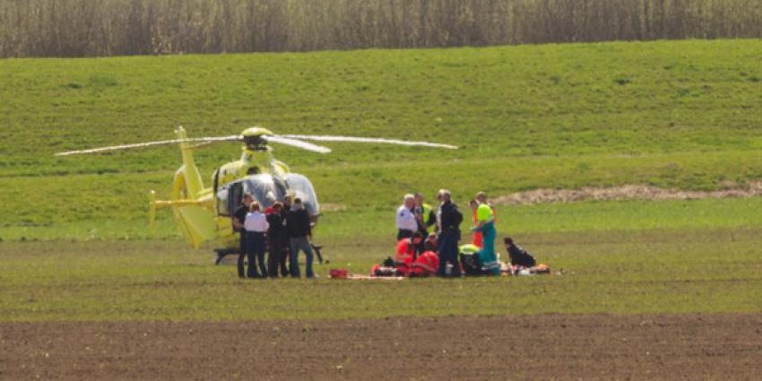 Foto van parachutist en traumaheli | Flashphoto | www.flashphoto.nl