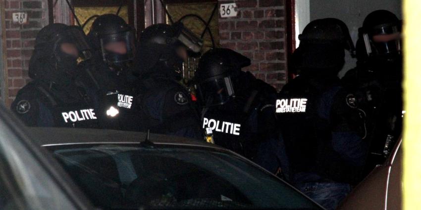 Arrestatieteam haalt man uit woning in Zandvoort