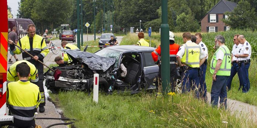 Foto van auto aanrijding Eerde | Sander van Gils | www.persburosandervangils.nl