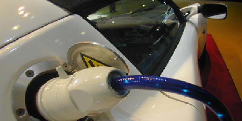 Foto van opladen van elektrische auto | Archief EHF