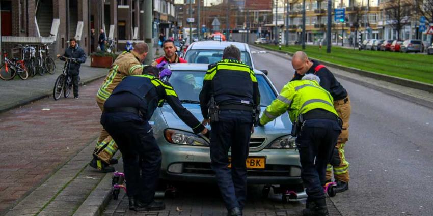 Auto’s verplaatst en weg afgesloten voor hulpverlening