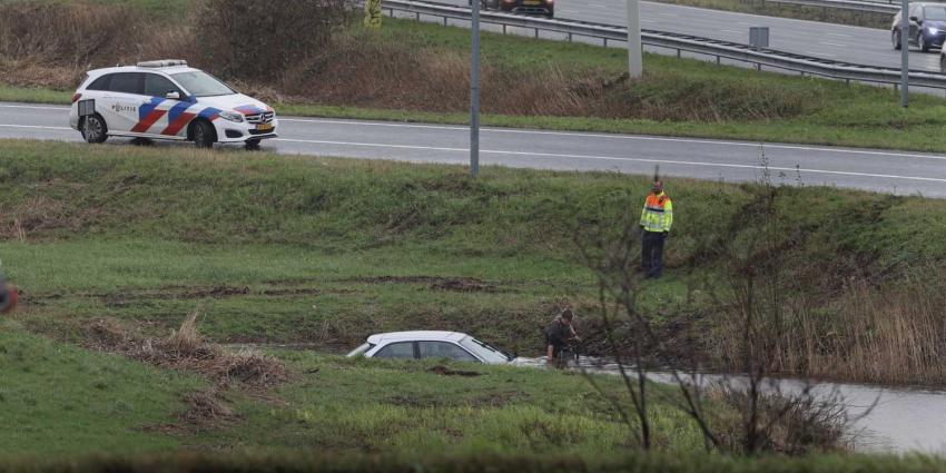 auto-water-oprit-politie