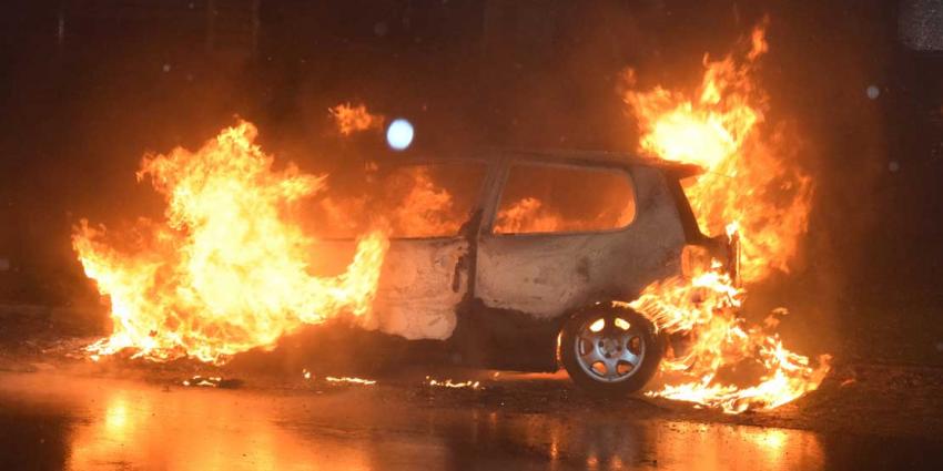 Politie onderzoekt autobrand Hoogeveen