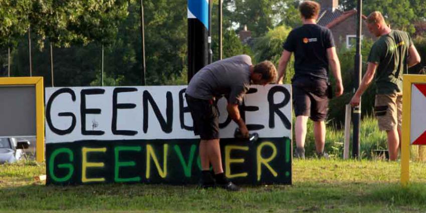 Boeren 'versieren' drukste provinciale weg N201 van Nederland uit protest