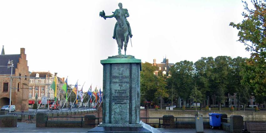 beeld-koning-willemII-sokkel-tijdcapsule