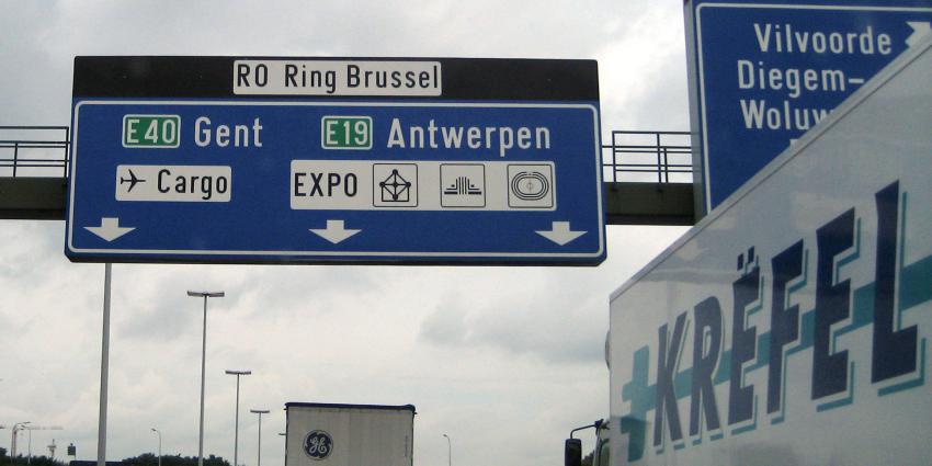 Boze Belgische boeren gooien wegen opnieuw plat
