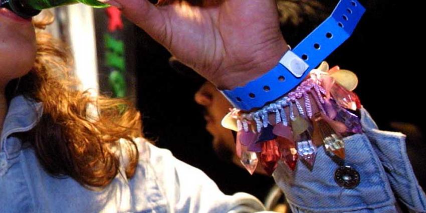 Meisje (15) teveel gezopen en raakt onwel