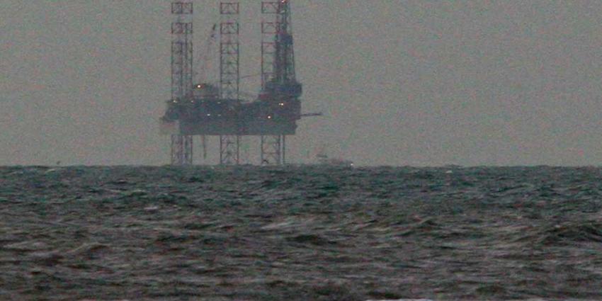 Foto van booreiland in Noordzee | Archief EHF