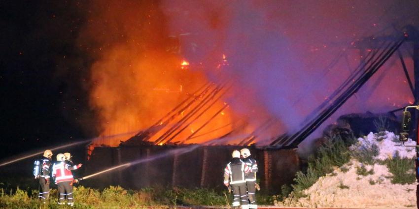 Grote brand verwoest landbouwschuur