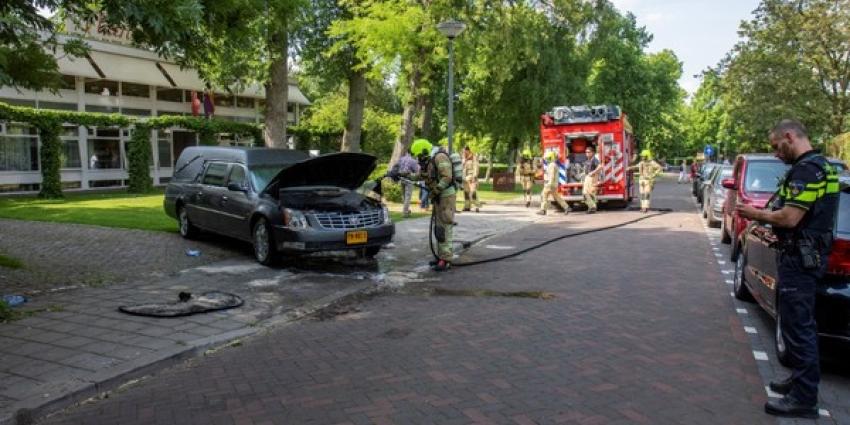  Brand in rouwauto