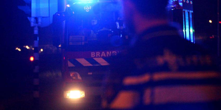 Brandweer redt drie personen uit brandend huis