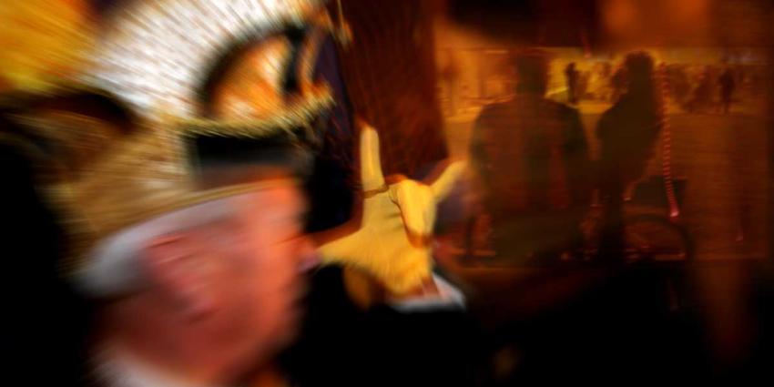 Snelrecht voor 'carnavals'-geweld tegen politie