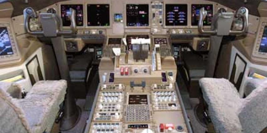 Foto van cockpit Boeing 777 | Archief EHF