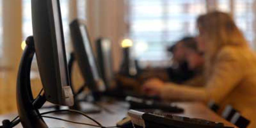 Foto van vrouw achter computer | Archief EHF