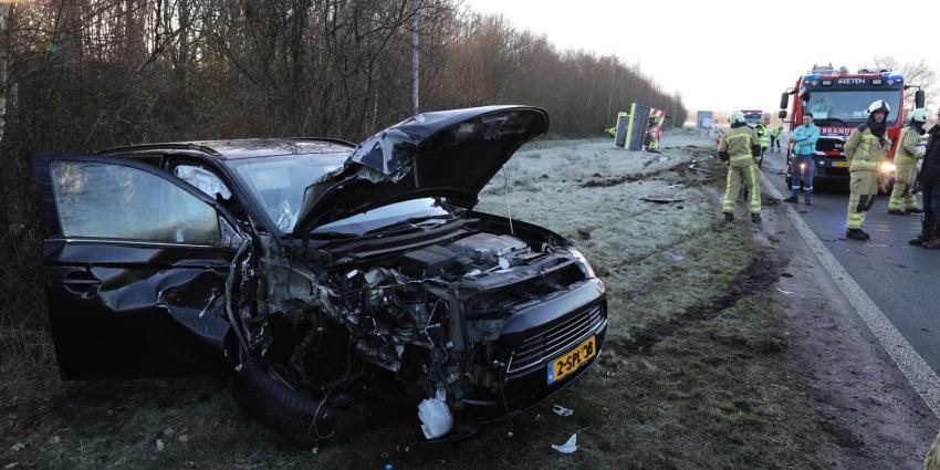 Zwaar gehavende auto