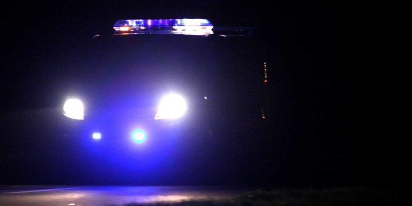 donker-politiebusje-zwaailicht