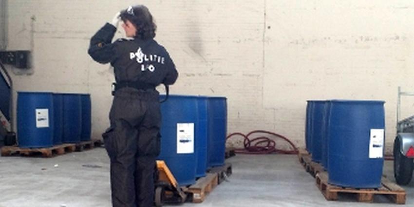 Politie stuit op 8.800 liter grondstof voor harddrugs in Tilburg