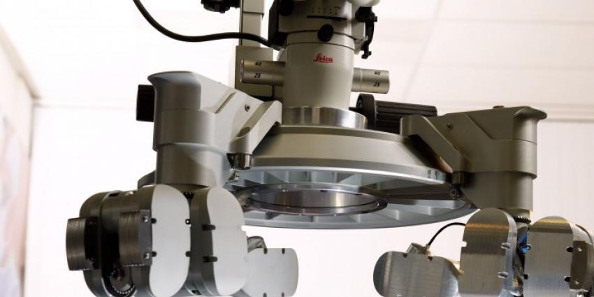 ‘s Werelds eerste super-microchirurgie-operatie met ‘robothanden’ in het Maastricht UMC+