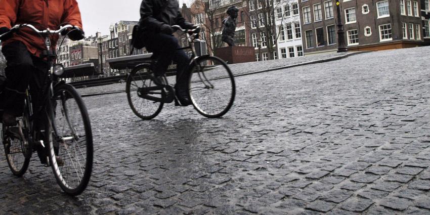 Amsterdammers pakken massaal de fiets