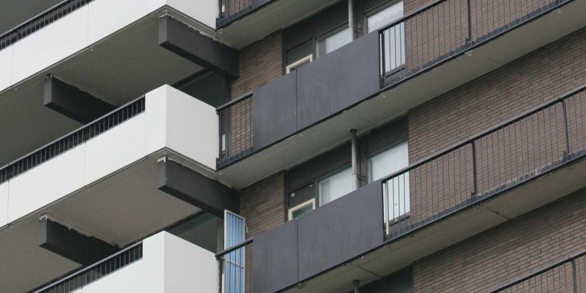 Strobalen rond Beneluxflat vanwege balkons