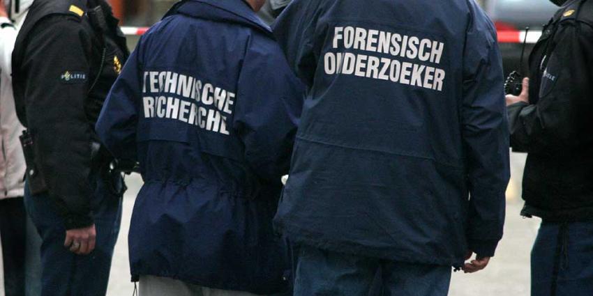 Foto van forensisch onderzoek rond woning | Archief EHF