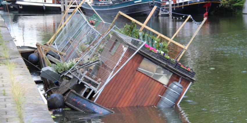 plantenboot maakt slagzij