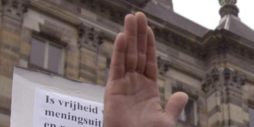 Tientallen mensen in protest vanwege 'Fuck de Koning'