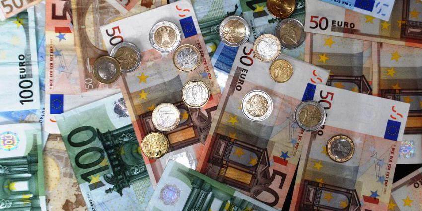 euro biljetten en munten