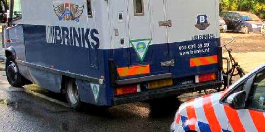 Foto van Brinks geldauto en politie | Archief BON