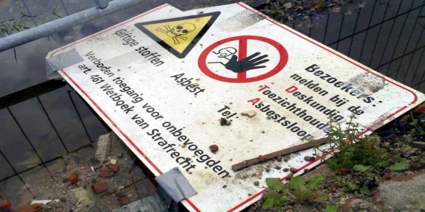 Foto van waarschuwingsbord asbest sloop | Archief EHF