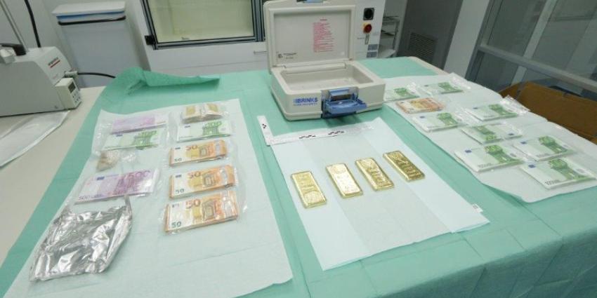 Foto van geld en goud