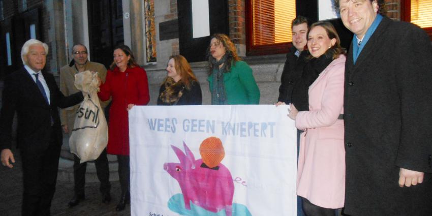 3200 handtekeningen in petitie 'Wees Geen Kniepert'