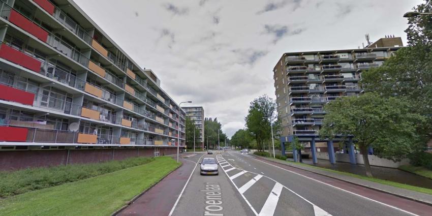 Auto bekogeld vanaf flat met wijnfles in Amstelveen