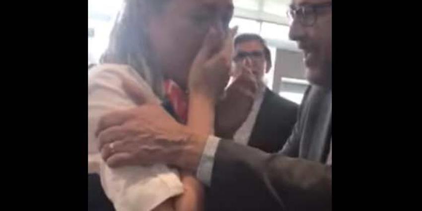 Vlaamse hostess van Ryanair op Brussels Airport 