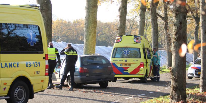 Politie onderzoekt beschadigde auto